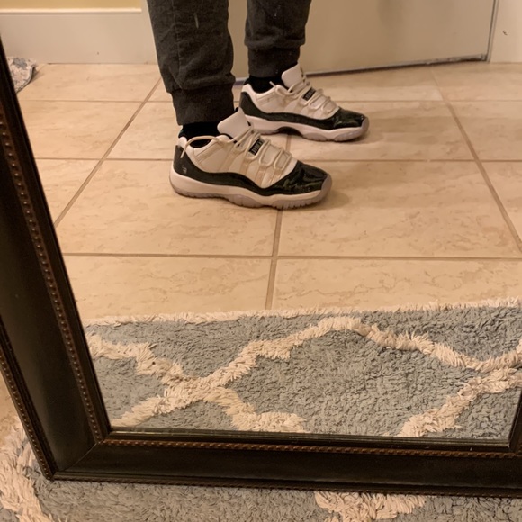 Jordan 11’s low top size 5.5y - Picture 12 of 12